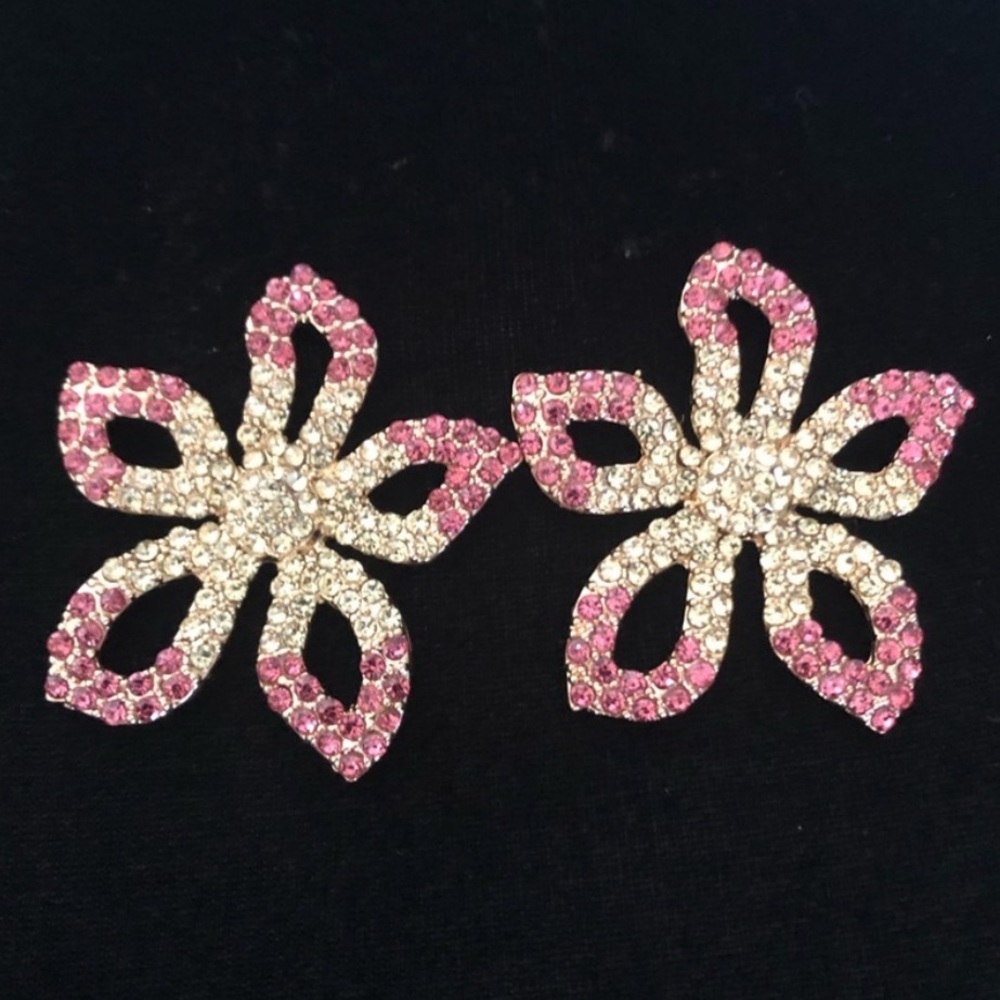BNWT flower fashion earrings